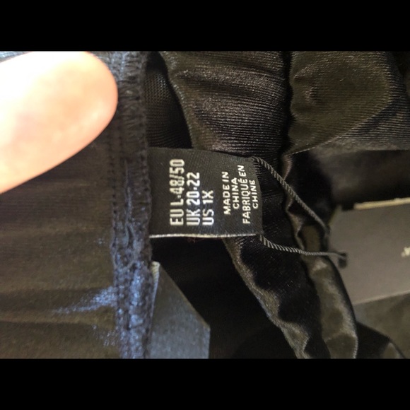 VERO MODA- black skirt - Picture 4 of 5